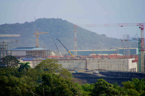 Construction on new Miraflores locks 0359